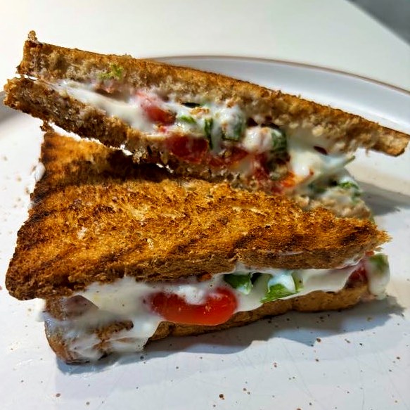 Cottage Cheese Toast with Tomatoes
