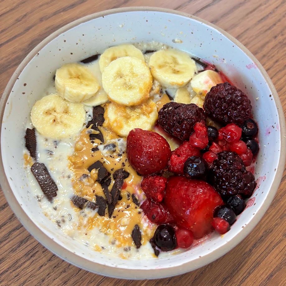 Overnight Oats with Banana & Berries